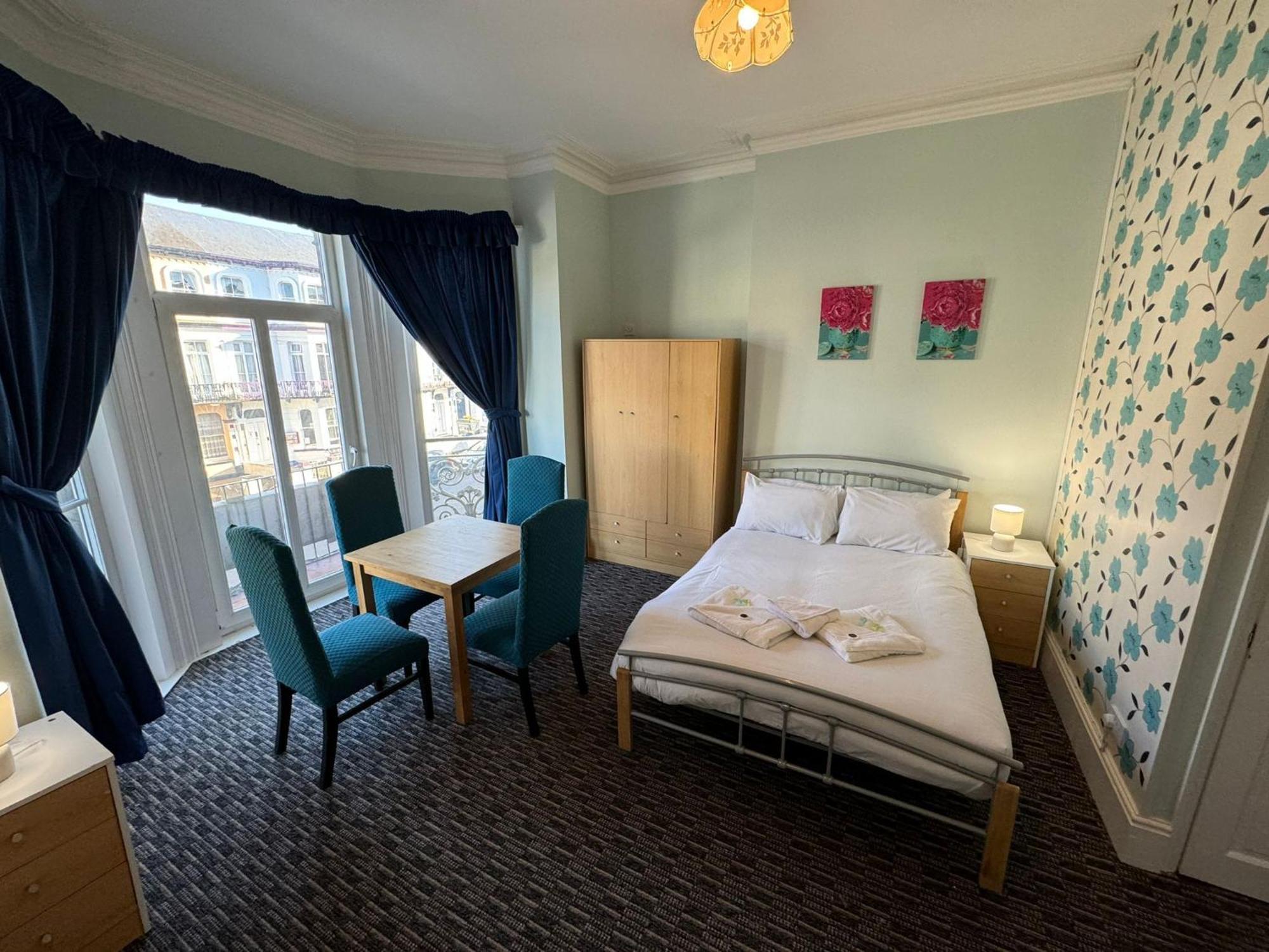 The Paradise Guest House Great Yarmouth Exterior photo